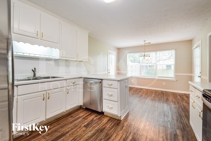 Building Photo - 250 Berkshire Dr