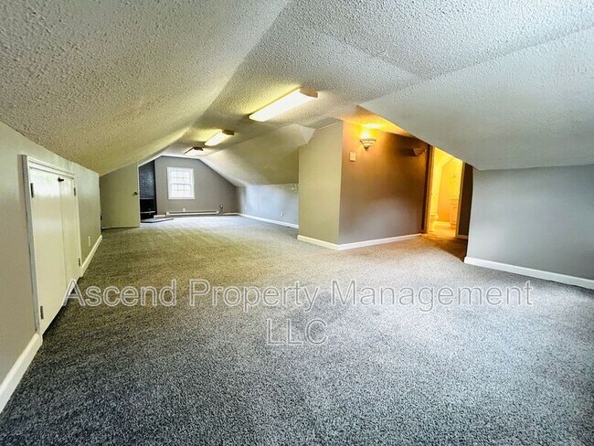 Building Photo - 215 S Moore Rd