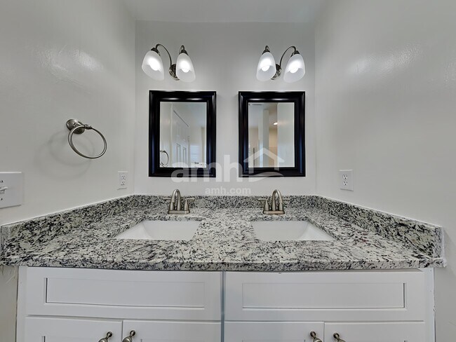 Building Photo - 3801 Cranwell Ct