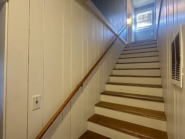 Building Photo - Character-filled Tech Terrace Beauty!