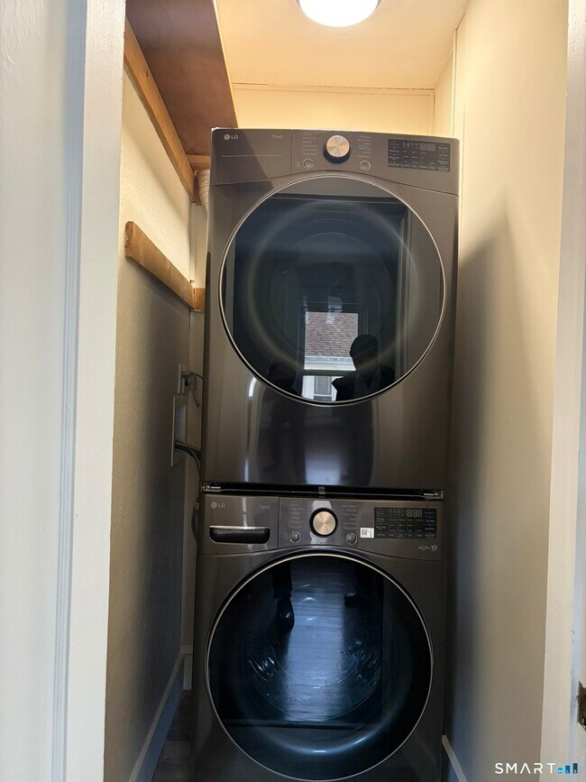 Building Photo - 35 9th Ave