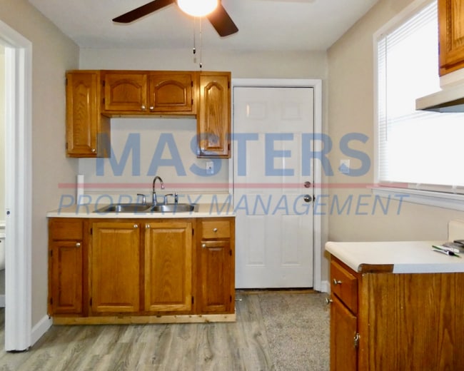 Building Photo - 515 Plymouth St