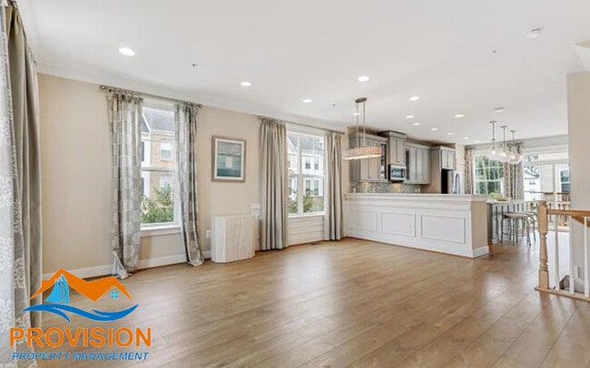 Building Photo - 7802 Five Oaks Ct