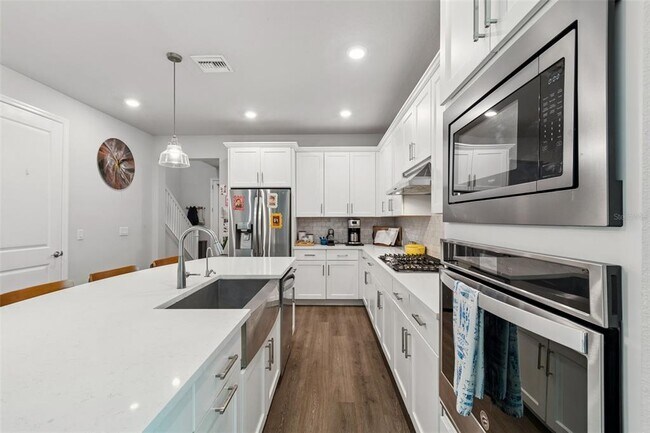 Building Photo - 213 S Albany Ave