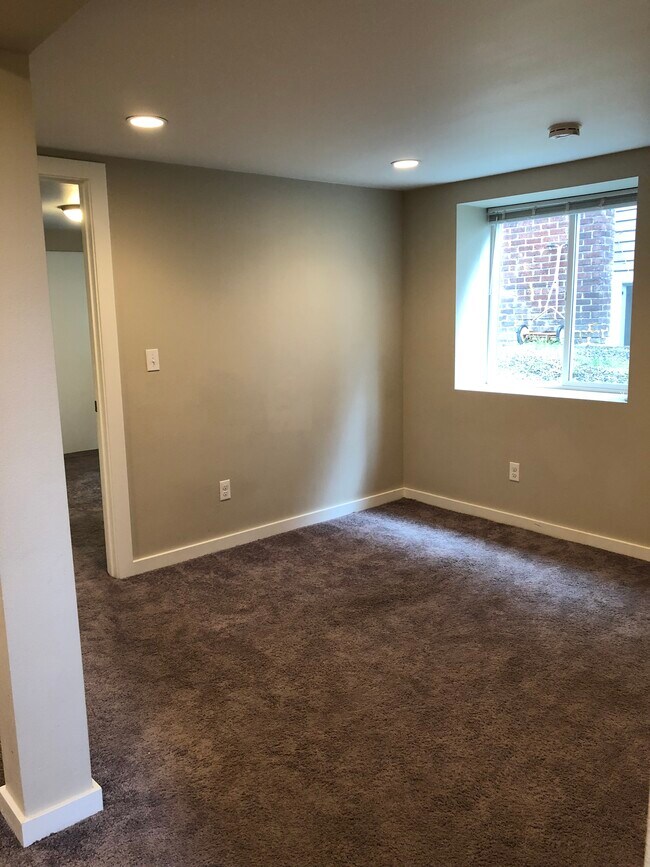 Building Photo - 5312 9th Ave NE