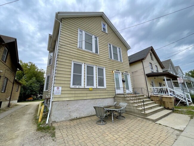 Building Photo - 1119/21 Bowen Ct.