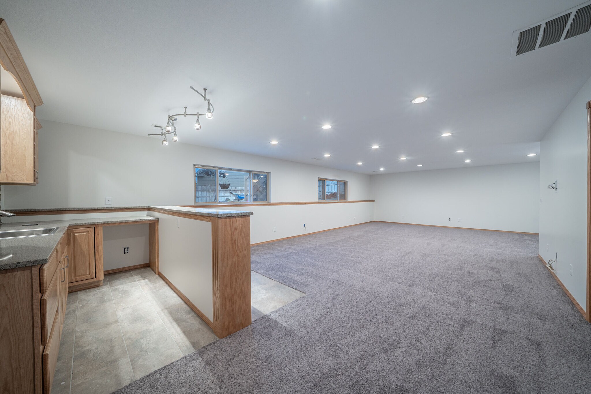 Building Photo - 1339 S Summit Rd