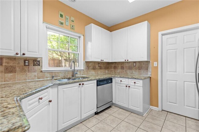 Building Photo - 1564 Chadwick Point Ct NW