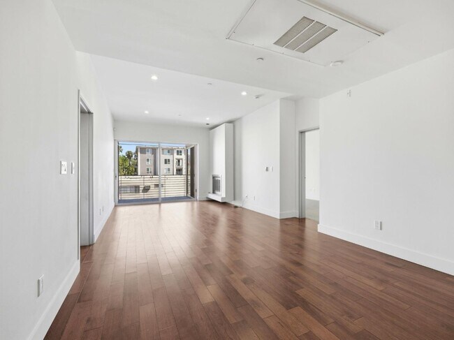 Building Photo - 6735 Yucca St