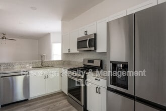 Building Photo - 348 Lakeridge Ct