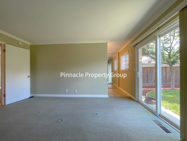 Building Photo - 4237 Haines Ave