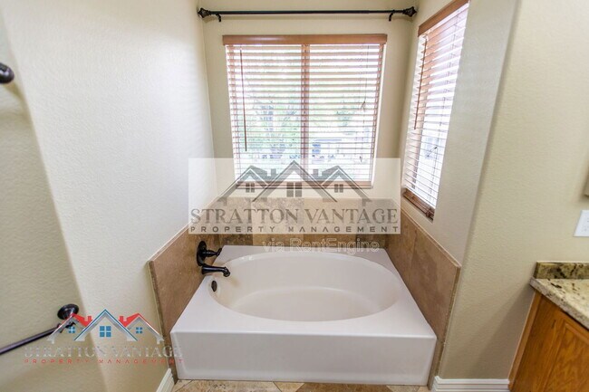 Building Photo - 7420 W Los Gatos Dr