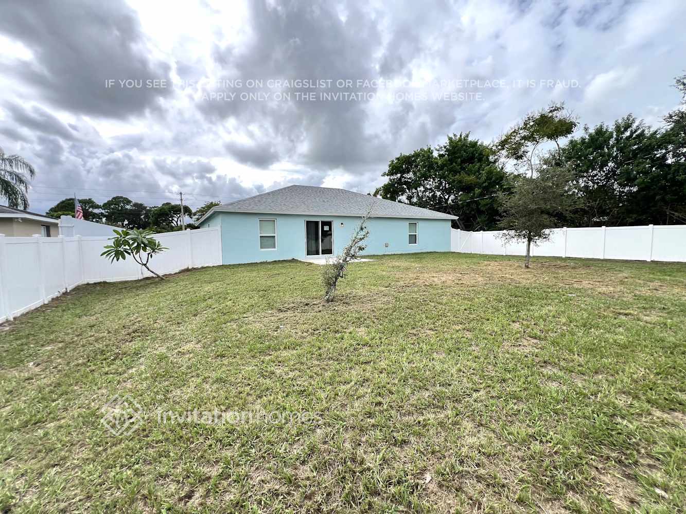 Building Photo - 1021 SE Airoso Blvd