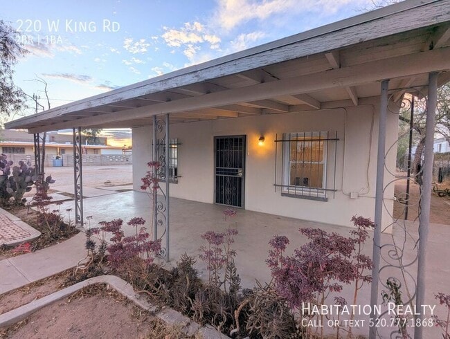 Building Photo - 220 W King Rd