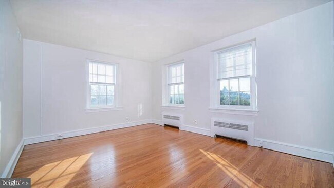 Building Photo - 711 N Broom St