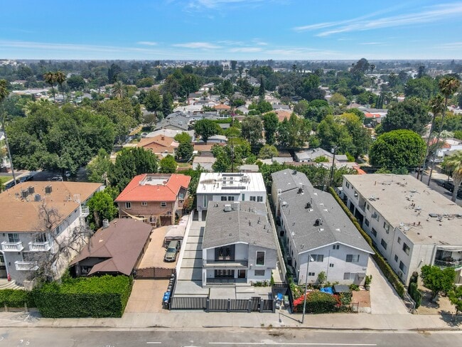 Building Photo - Modern 1BR in NoHo w/ Luxury European Finishes