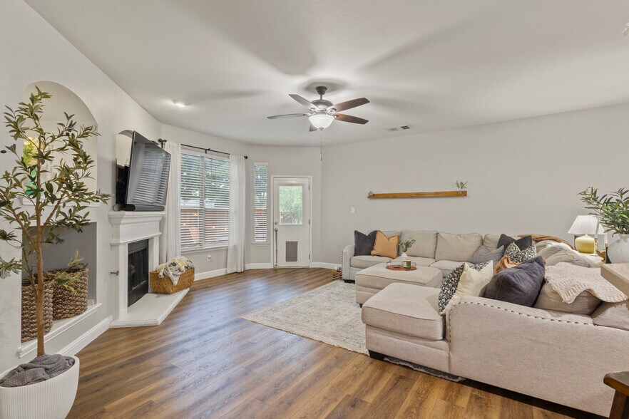 Building Photo - 7005 Stone Canyon Ct