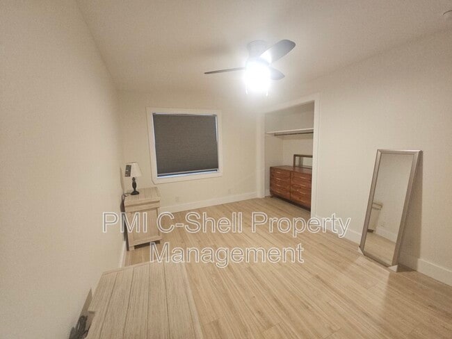 Building Photo - 913 W Hernandez St