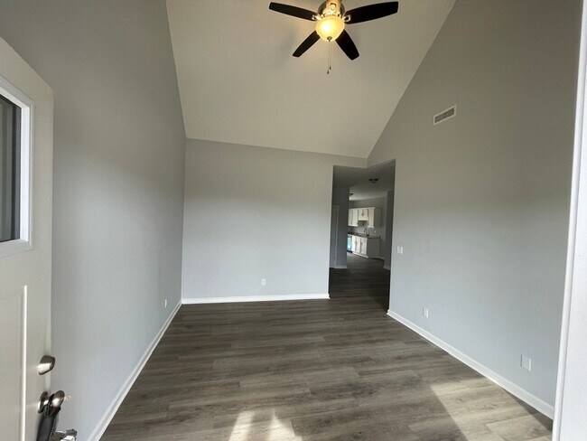 Building Photo - 1856-1858 Blackwell Road Duplex