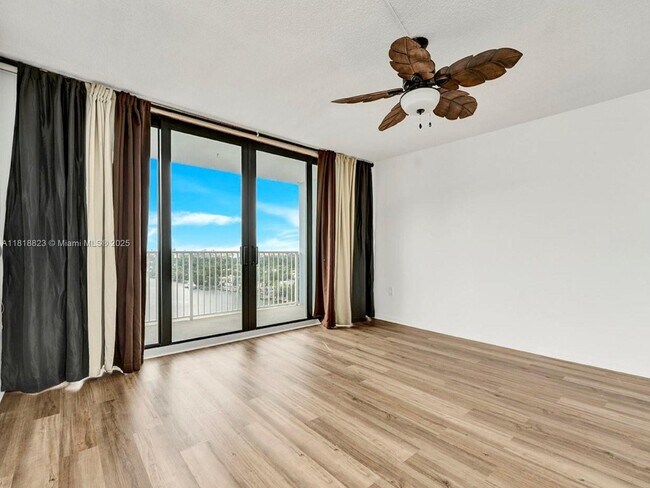 Building Photo - 5838 Collins Ave