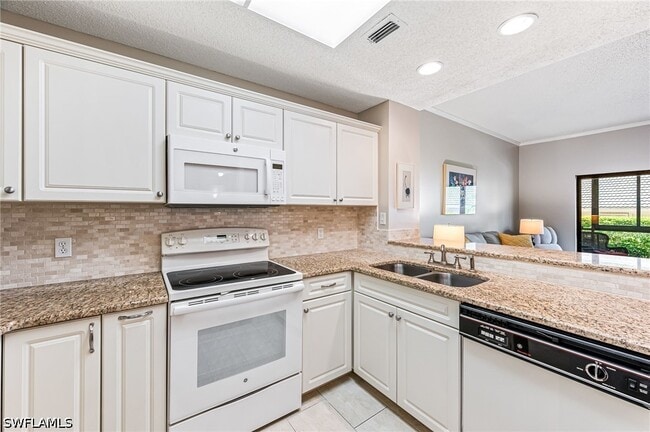 Building Photo - 900 Arbor Lake Dr