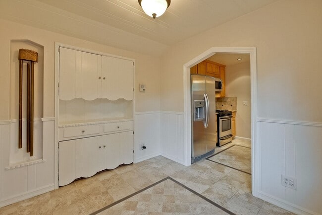 Building Photo - Wonderful 2 Beds, 2 Bath Home in Barron Park w/ Huge Private Yard