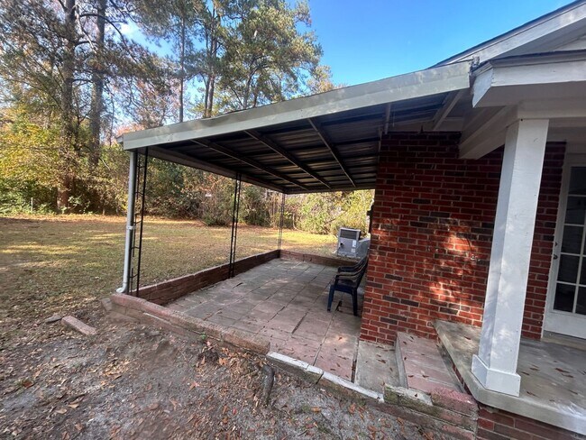 Building Photo - 623 S Beltline Blvd