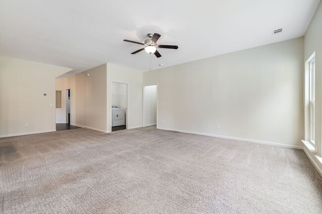 Building Photo - Spacious Custom 8 Bed 4.5 Bath Home on Lar...