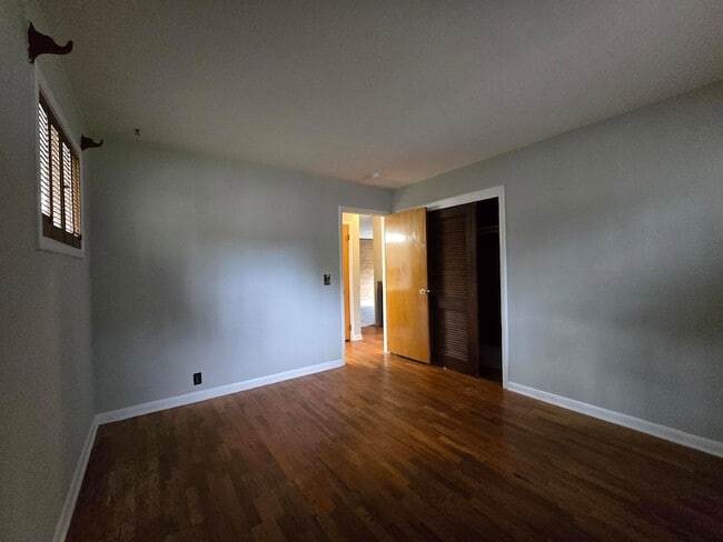 Building Photo - 721 N Carroll Ave