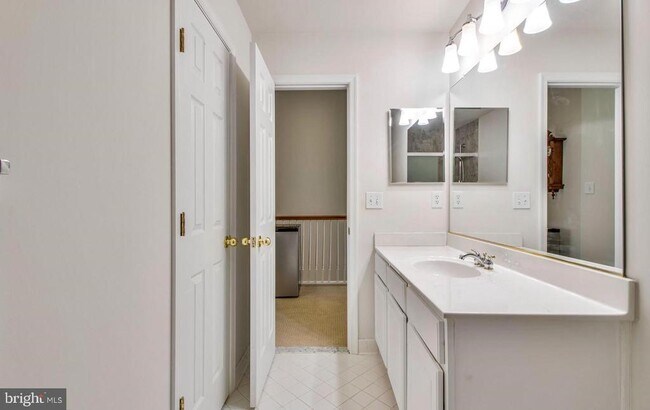 Building Photo - 913 Pleasant Dr