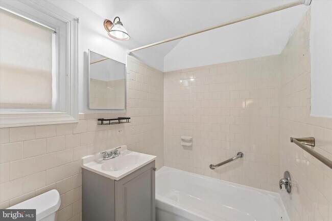 Building Photo - 9 N Greenbrier St