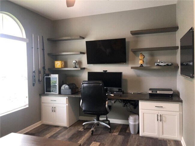 Building Photo - 1739 Berkshire Cir SW