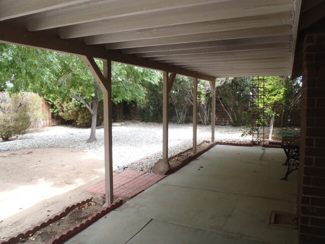Building Photo - 1249 Mountain View Dr