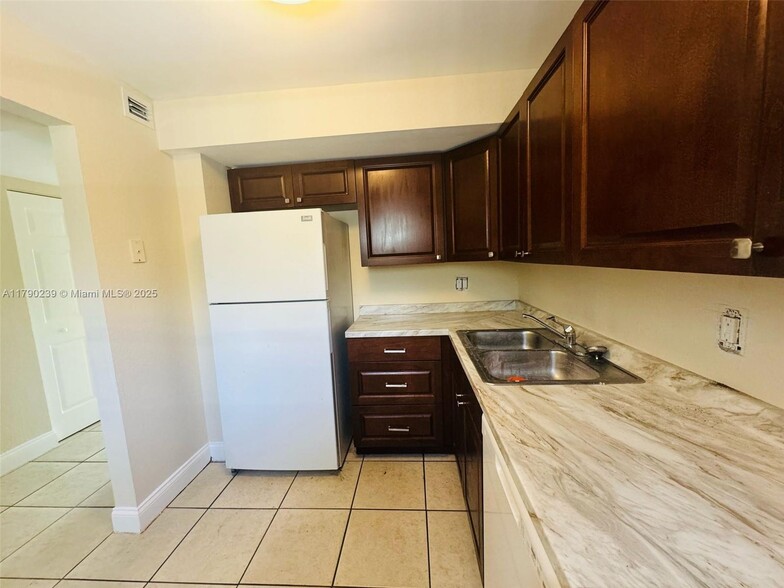 Building Photo - 4215 N University Dr