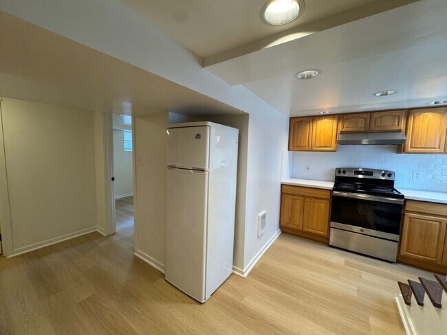 Building Photo - Warm & cozy 5 bed 2.5 bath home in the hea...