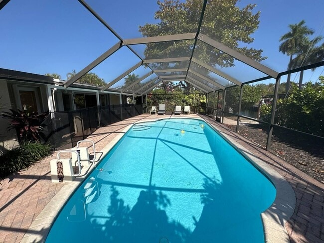 Building Photo - 2524 Gulfstream Ln