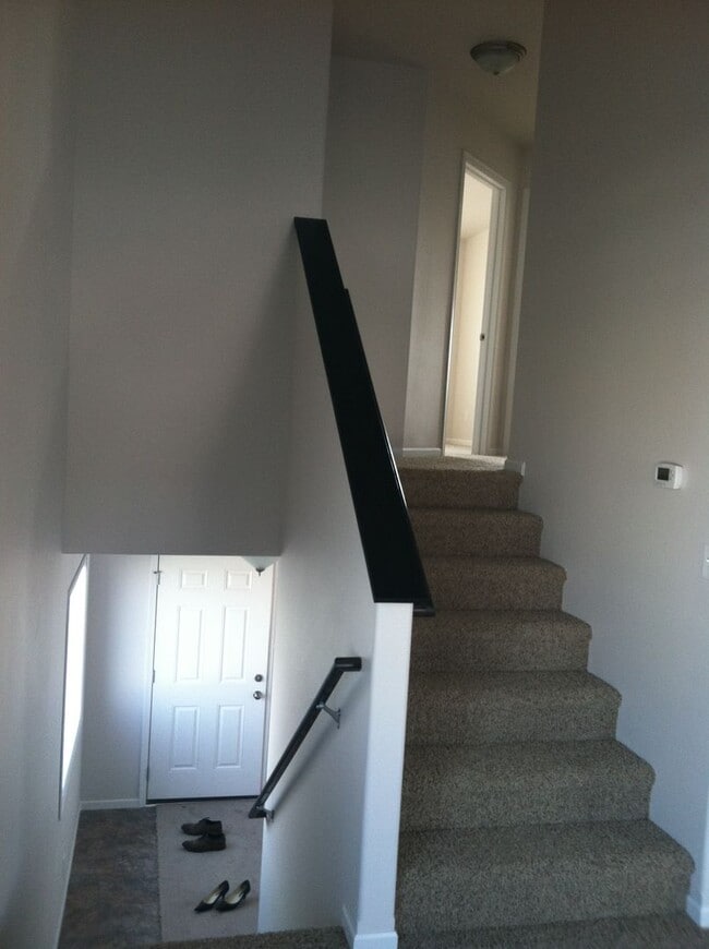 Building Photo - 3 Bed 3 Bath Single Family Home