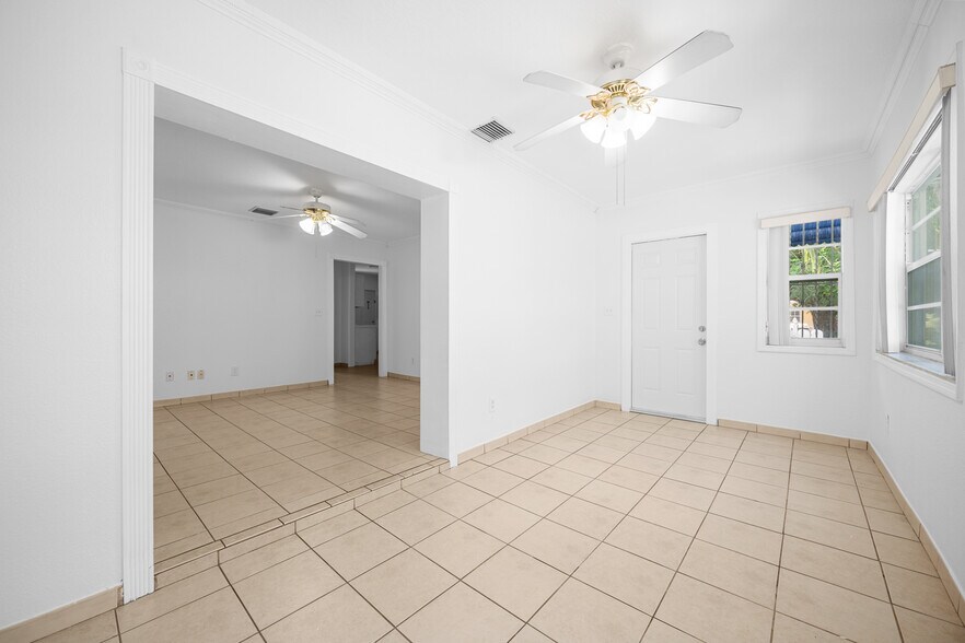 Building Photo - 3675 SW 23rd St