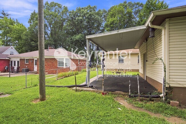 Building Photo - 4029 Forest Manor Ave