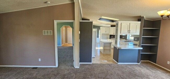 Building Photo - 510 S Circle Dr