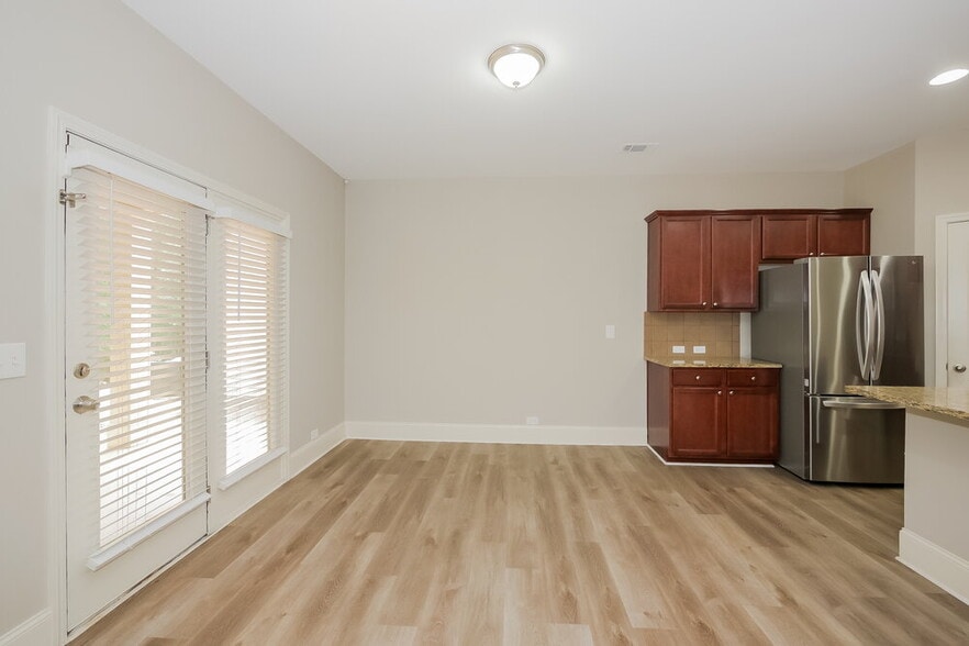 Building Photo - 236 High Ct Way