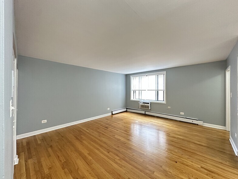 Building Photo - 1515 W Morse Ave