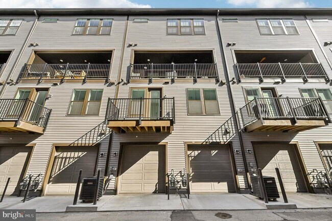 Building Photo - 2506 W Peninsula Dr