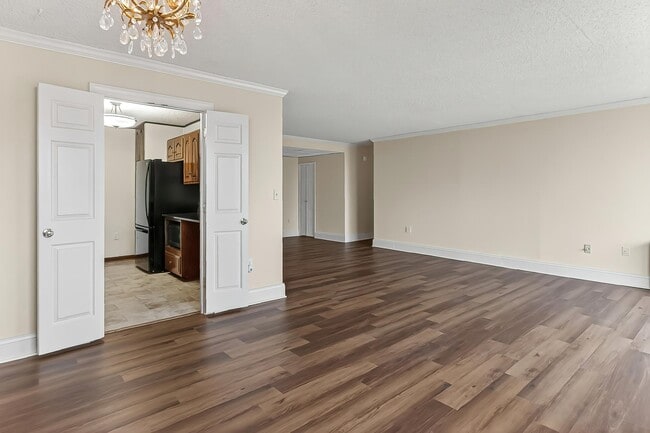 Building Photo - Martha Custis 319_