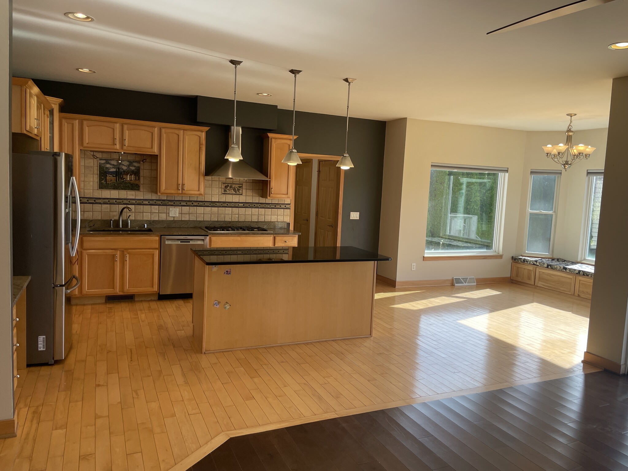 Building Photo - 3169 Pleasant St