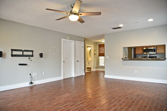 Building Photo - Colonialtown North 3BR – Prime Mills 50 Location