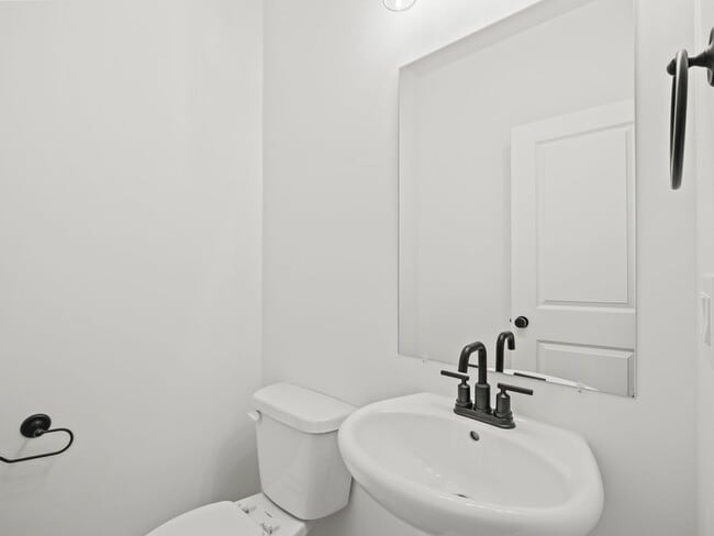 Building Photo - Beautiful 3-bedroom, 2.5-bath townhome