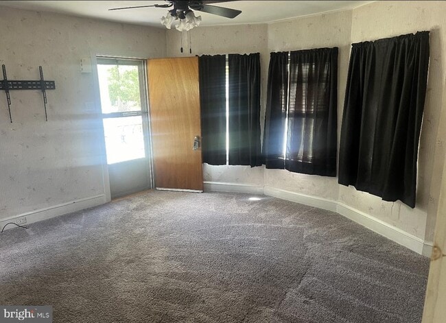 Building Photo - 384 Valley Ave