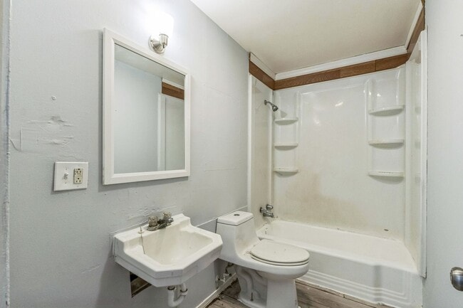 Building Photo - LIMITED TIME**NO APPLICATION FEE**1/2 OFF DEPOSIT**