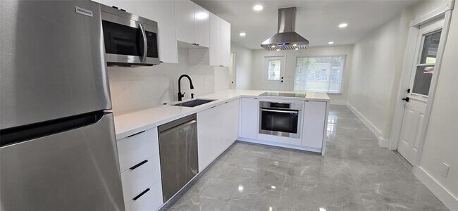 Building Photo - 5727 Cody St